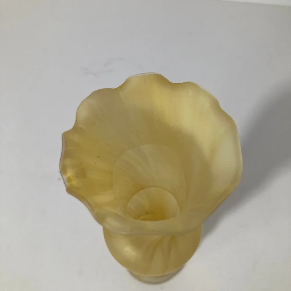 Vintage Swirl Glass Bud Vase Amber Yellow Fluted Rim‎ Art Glass Decor